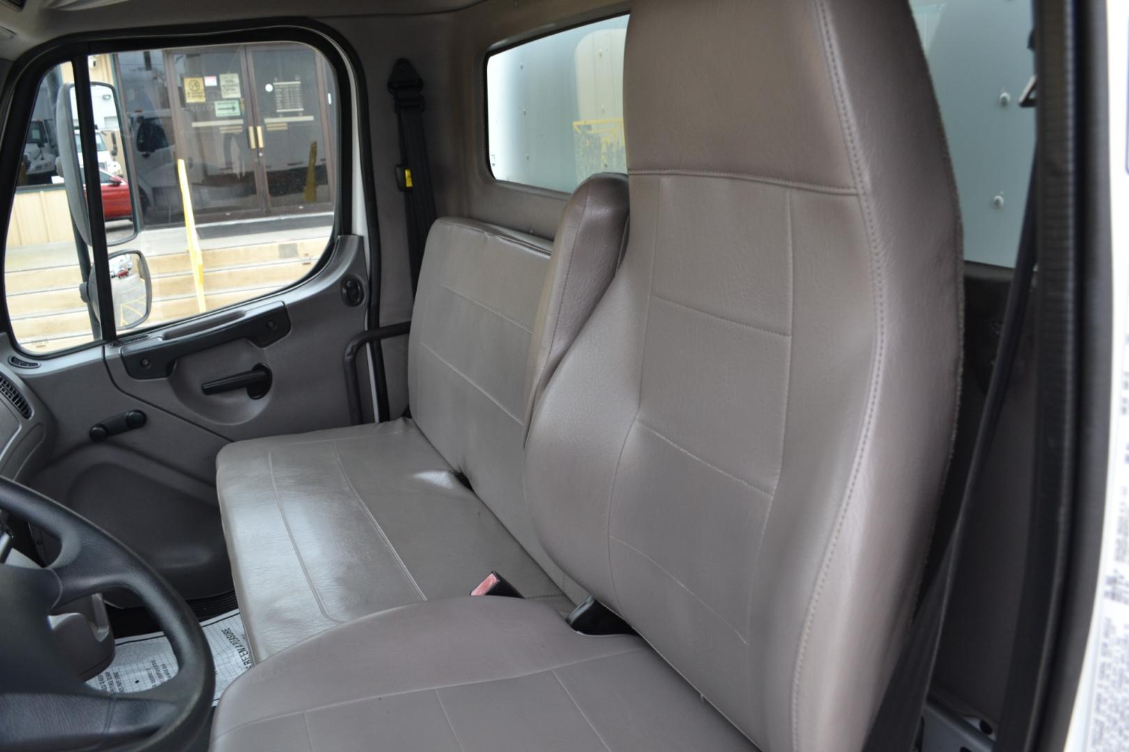 2014 WHITE /BLACK FREIGHTLINER M2-106 with an CUMMINS ISB 6.7L 240HP engine, ALLISON 2100HS AUTOMATIC transmission, located at 9172 North Fwy, Houston, TX, 77037, (713) 910-6868, 29.887470, -95.411903 - Photo#16